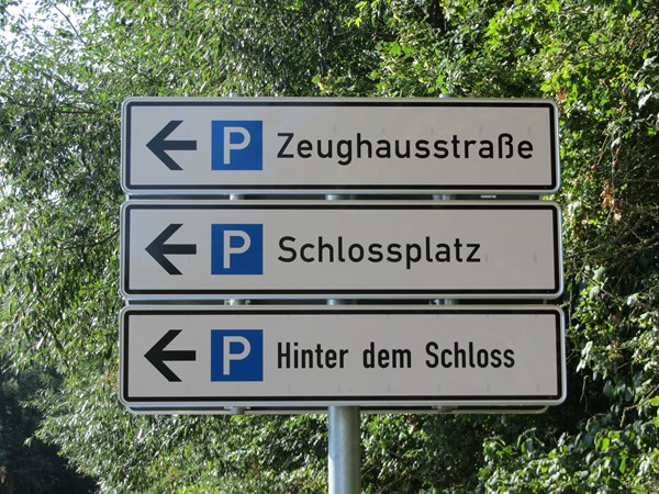 Hinweisschilder öffentliche Parkplätze