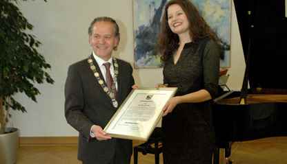 Foto der Verleihung der Ehrenbürgerschaft der Stadt Simmern an Dorothee Oberlinger