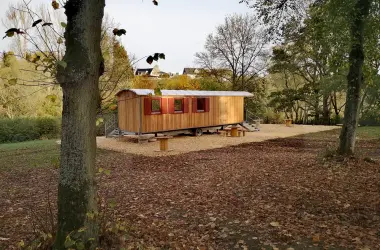 Frontansicht Bauwagen der Kita Räuberbande im Rottmannpark Simmern